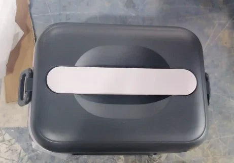Top view of the lid with its silver carry handle
